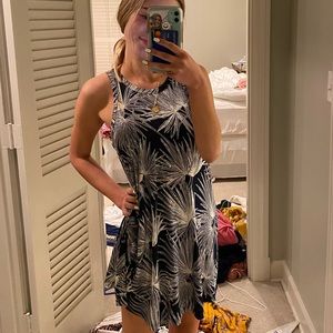 black and white floral flowy dress